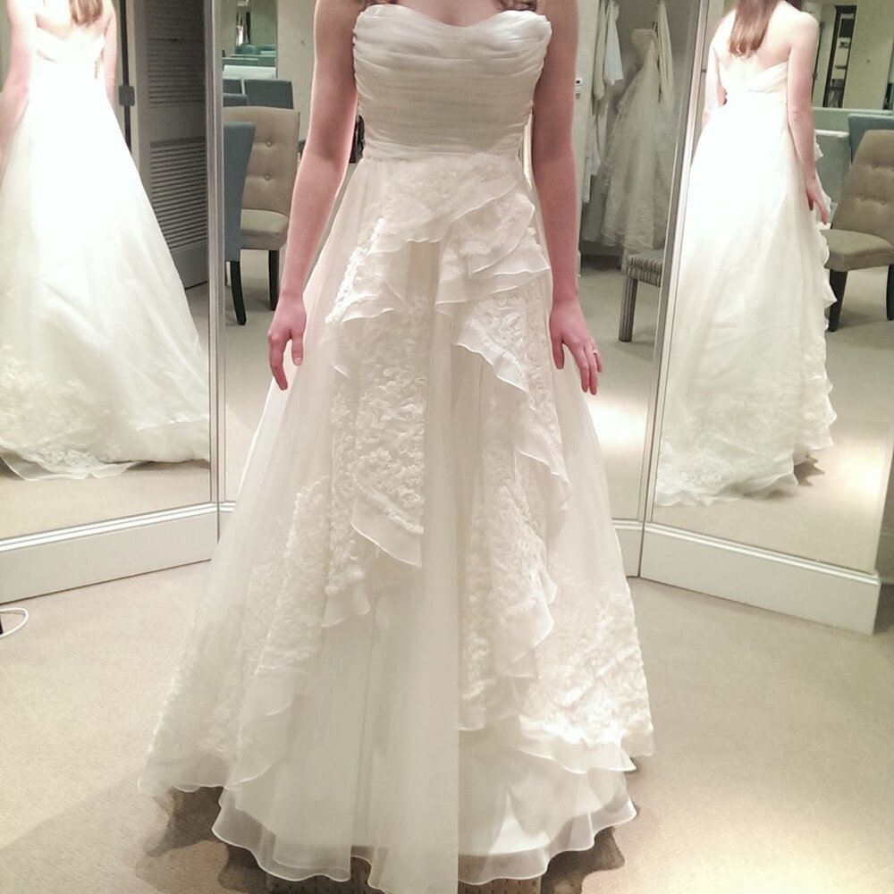 Jim Hjelm 8052 Ivory Silk Organza Size 8 Preserved Wedding Dress with Veil